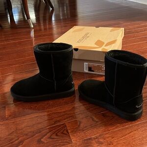 Ugg koolaburra boots, size 3 girls, color: black, never worn before